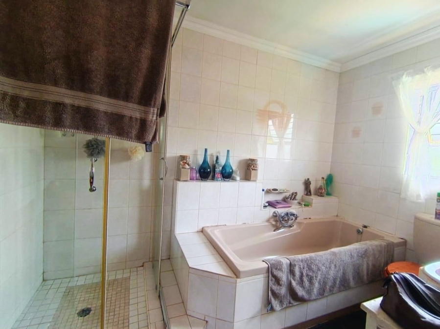 7 Bedroom Property for Sale in Langenhovenpark Free State